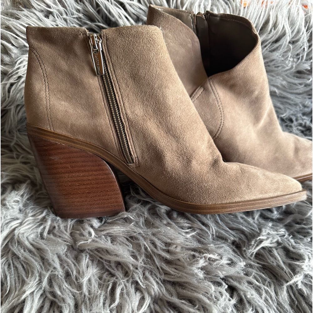 Vince Camuto Grendan Ankle Boots in Tan Suede Size 9.5 - Picture 6 of 11